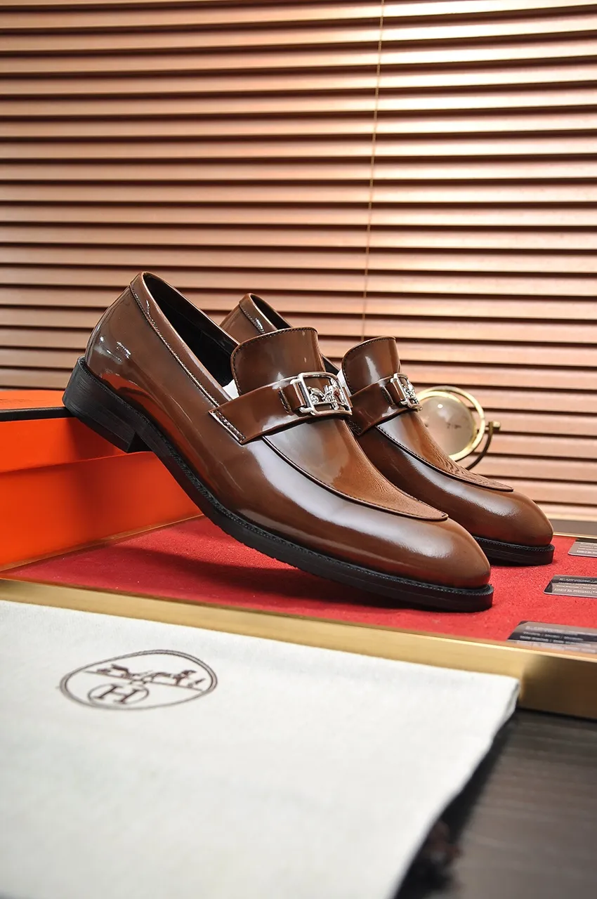 Men's shoes💰480💶[HERMES] (sheepskin lining)🍀Italian top luxury🍀He does not pursue novel styles and gorgeous colors, but attracts the favor of successful men with his flawless, elegant and classic style! This very, very comfortable, simple and stable style makes it easy to match any style! The pattern is absolutely 1:1 refined from the original case, and we strive for excellence in materials, imported cowhide + cowhide lining💪💪💪extraordinary texture👍! .Black brown code number: 38 to 45 (45 customized)